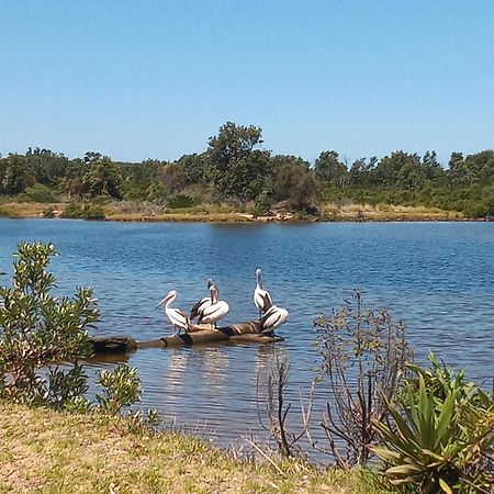 Lakes Entrance Waterfront Cottages With King Beds Ngoại thất bức ảnh