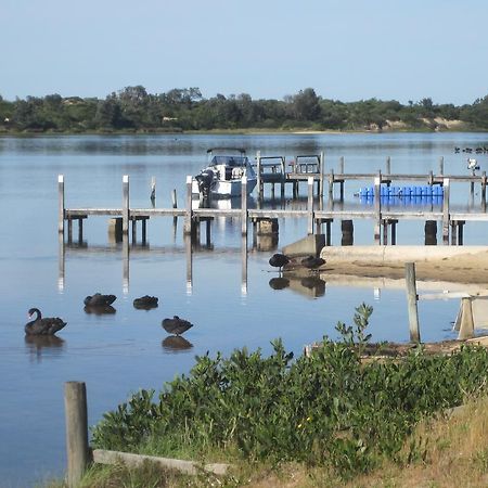 Lakes Entrance Waterfront Cottages With King Beds Ngoại thất bức ảnh