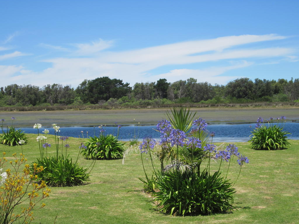 Lakes Entrance Waterfront Cottages With King Beds Ngoại thất bức ảnh
