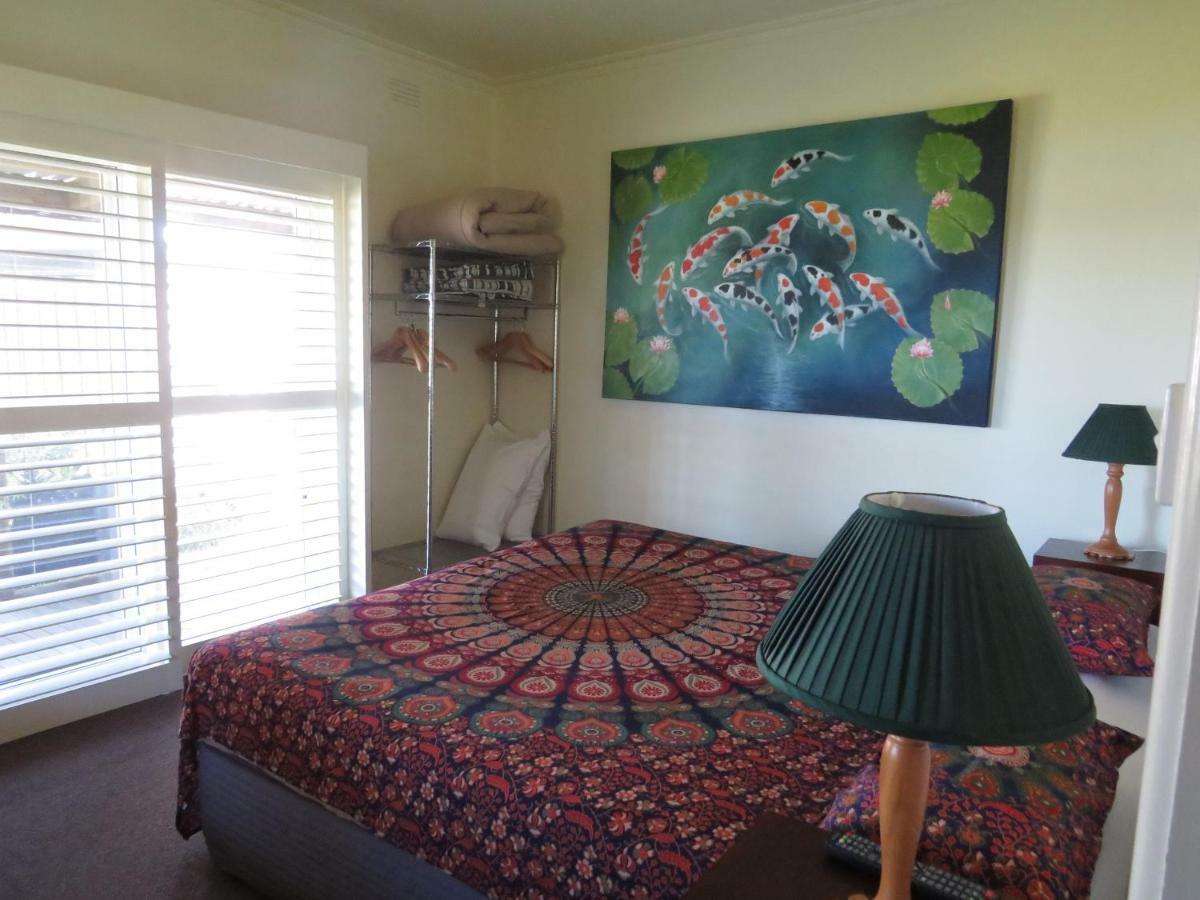 Lakes Entrance Waterfront Cottages With King Beds Ngoại thất bức ảnh